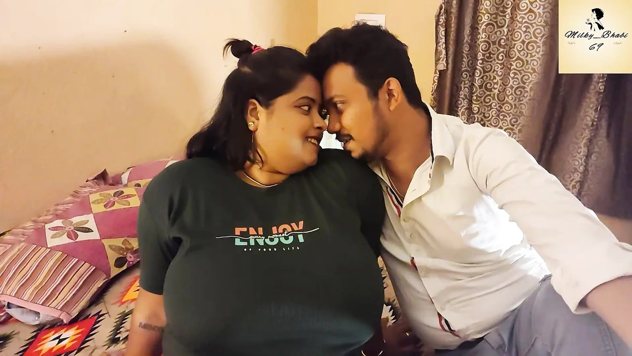 Husband And Wife Celebrate There 5th Anniversary With Full Romance And Fucking