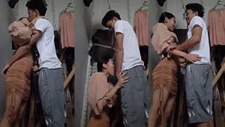 Saat Rumah Sepi, Adek Dan Kakak Main Mesra