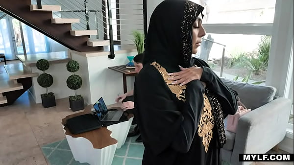 Kylie Kingston, Si Suci Yang Pura-pura Lugu, Ternyata Diam-diam Ngidam Cobaan Berdosa Yang Bikin Basah.