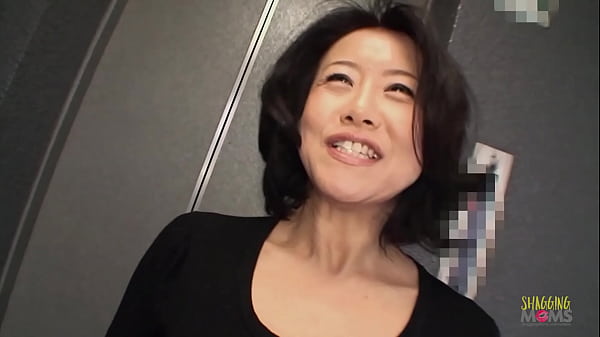 Mama Tua Asia Udah Siap Mainin Semua Mainan Seks Di Memek Basahnya.
