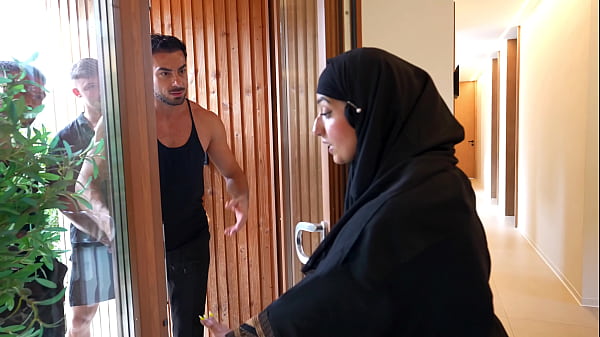 Gadis Arab Pengen Jaga Keperawanan Buat Nikah, Malah Digebukin Empat Cowok Biar Nggak Tahan.
