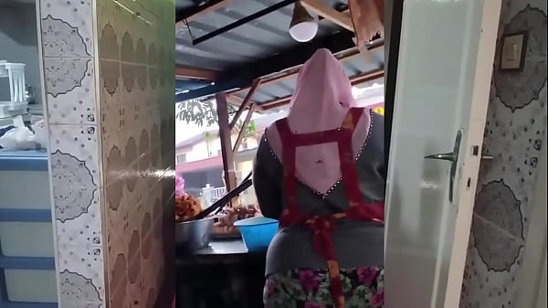 Bokep Janda Tebal Binal Sange Pake Jilbab, Siap Digebukin