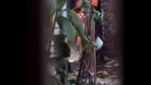 Desi Cewek Kencing Berdiri, Crotnya Keluar Deras Banget