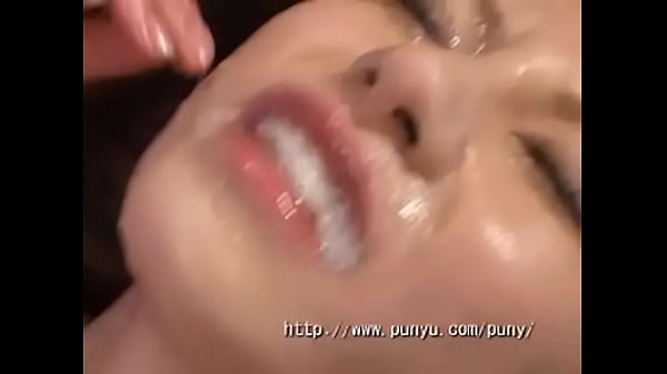 Pancuran Air Mani Di Wajahnya, Nikmat Banget!