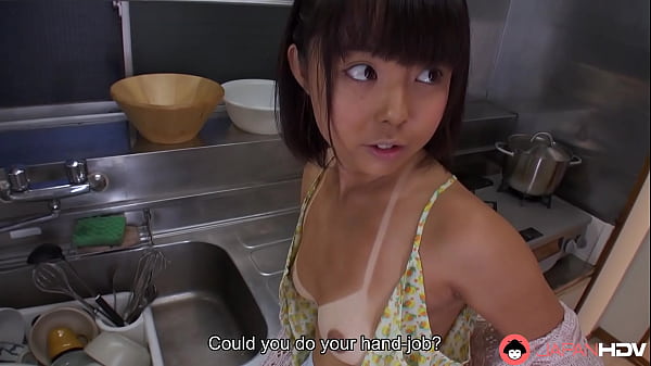 Istri Rumah Tangga Jepang Tomoyo Isumi Berjemur Dan Melakukan Seks Oral Tanpa Sensor.