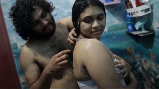 Cewek India Mandi Panas, Adik Tiri Bikin Makin Erotis