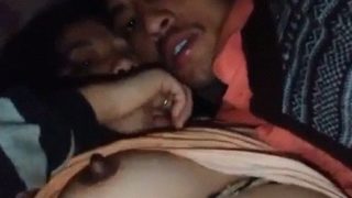 Desi Selingkuh Gigit Pentil, Video Mesum Jio Bikin Makin Panas.