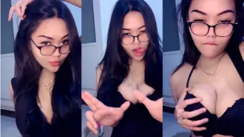 Nayasa Pake Kacamata, Live Panas, Video Penuh Bikin Makin Greget.