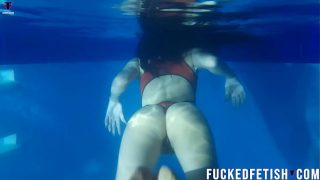 Helen Star Pake Baju Renang Seksi, Malem-malem Di Kolam, Napasnya Berat Bikin Greget.