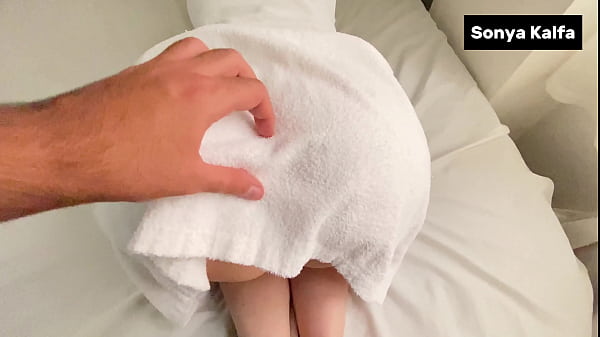 Ibu Tiri Seksi Digoyang Habis Habisan Setelah Renang