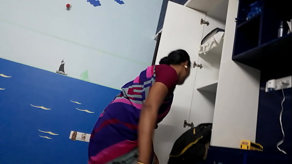 Desi Pembantu Baru, Siap Kasi Pelayanan Hot Di Rumah Lo