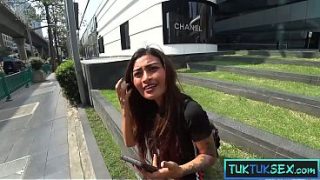 Bokep Thailand Montok Mungil, Ibu-ibu Sangek Ngewe Enak Sama Bule Gede