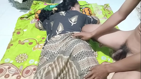 Ngentot Bu Ratna, Istri Sepi Yang Haus Sentuhan Liar.