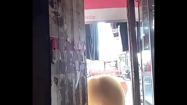 Bokep Indo: Udah Gak Sabar Jemur Baju, Malah Diajak Ngentot Di Luar