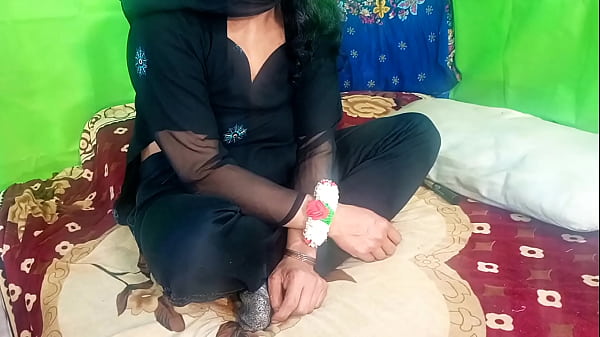 Baju Hitam, Bhabhi Muslim Desi Digoblokin Kontol Dever India, Anal Ngehe Doggy Style, Ngentot Kasar.