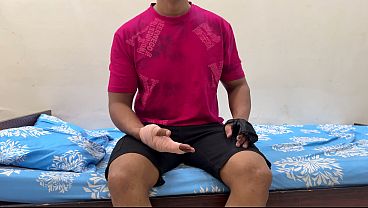 Ibu Tiri Bantu Anak Tiri Yang Luka Mandi, Malah Godain Dia. Akhirnya Hisap Kontolnya, Lalu Digenjot Keras.