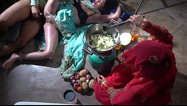 Ibu Tiri Dapur Xxx, Resep Desi Hot, Mama Tiri India Bikin Basah Di Dapur.