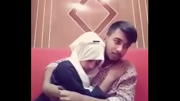 Indahnya Bibir Desi Basah Saling Menggigit Di Ranjang Hotel