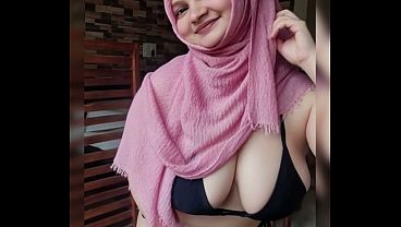 Twerk Montok Hijabku Bikin Makin Liar