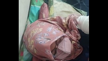 Tante Riani Ngebulat Kontol Sambil Nikmatin Rasanya Yang Bikin Makin Pengen.