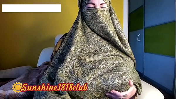 Tante Turki Arab Berjilbab, Montok Besar Toketnya, Rekaman Webcam 10 November.