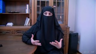 Kesepakatan Abad Ini Ditutup Dengan Ciuman Basah Dari Pelacur Hijab Arab – Lilimissarab