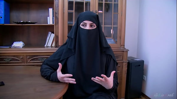 Kesepakatan Abad Ini Ditutup Dengan Ciuman Basah Dari Pelacur Hijab Arab – Lilimissarab