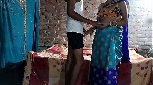 भाभी ने देवर के साथ खूब मस्ती करते हुए गर्म सेक्स किया