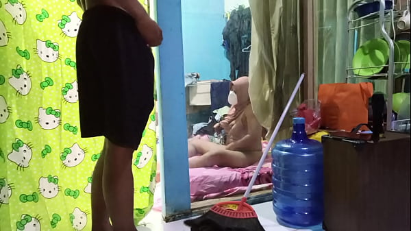 Ngentot Istri Temen Lagi Mainin Memek Sendiri