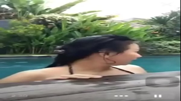 Ngentot Di Kolam Renang Pas Live, Ceweknya Meraung-raung