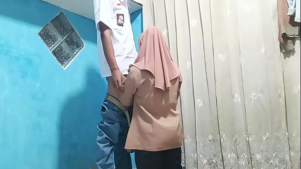 Murid Ngewe Bu Guru Abis Pulang Sekolah, Sampe Basah Kuyup Minta Ampun.
