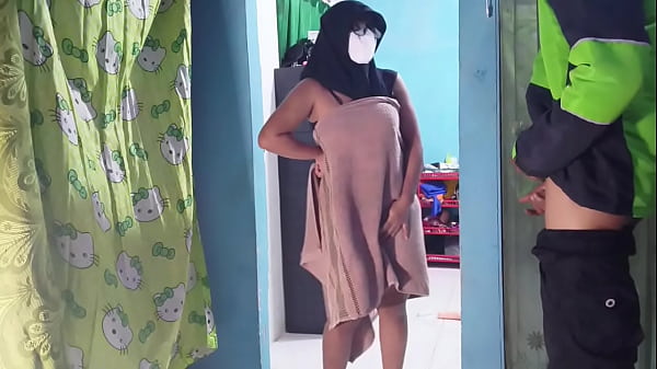 Tertangkap Basah Sama Driver Ojol Pas Lagi Mainin Kontol Sambil Nunggu Makanan