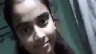 Cewek Abg India Pertama Kali Main Sendiri, Video Hot