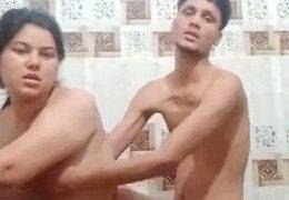 Kamar Mandi Jadi Saksi Panasnya Bhabhi Sialan