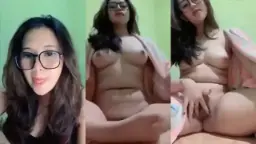 Renata Si Bokong Mulus Goyang Live Bikin Ngaceng