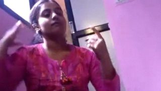 Tonton Video Hindixxx Penuh Erangan Dan Semburan Nikmat.