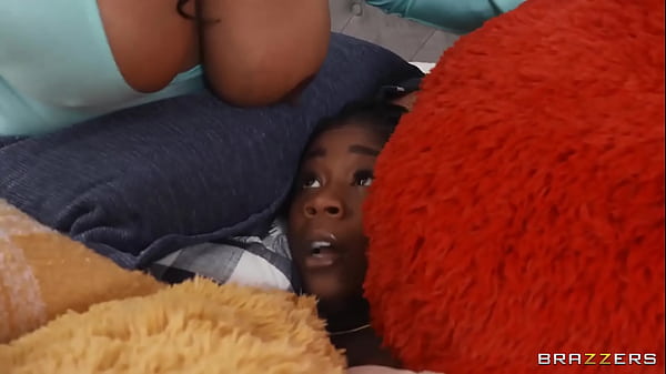 Ngegembel Bantal, Cewek Nakal Paling Suka Threesome / Brazzers / Download Full Di Https://zzfull.com/haz