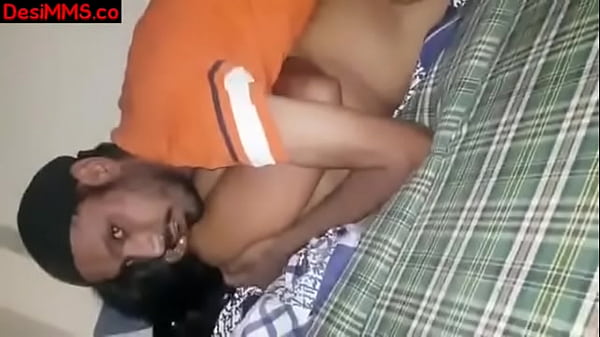 Malam Ini, Bini Orang India Desi Jadi Rebutan Di Ranjang.