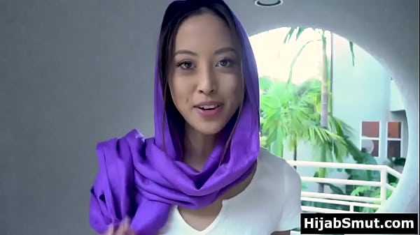 Gadis Mukminah Abg Geer Banget Mikirin Ngentot Mulu.