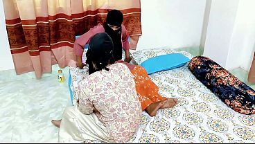 Desi Bhabhi Main Dildo Dal Rahi Hai, Chudai Ka Maza Le Rahi Hai.