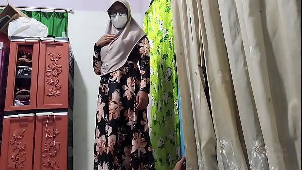 Bu Guru Gregetan Liat Murid Lagi Colmek, Langsung Diajak Mainin Kontol Sampe Crot.