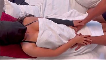 Desi Bhabhi Ketat, Memek Digenjot Keras Sama Adik Ipar, Video Bokep Suara Hindi Viral.