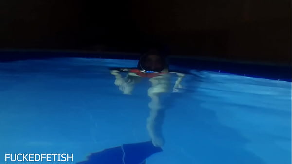 Helen Star Pake Baju Renang Seksi, Masker Malem, Sambil Nyetir Ke Kolam Renang, Bikin Greget.
