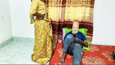 Bhabhi Pakai Saree, Suami Ngajak Bercinta Panas Di Kamar