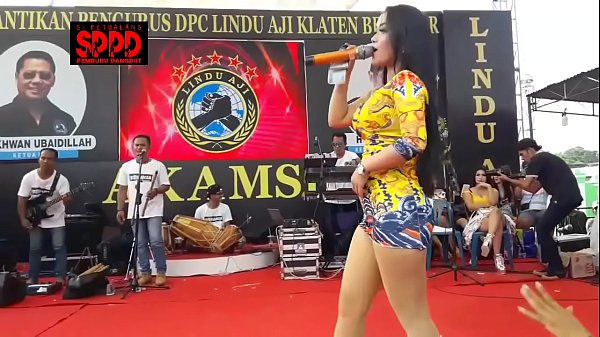 Nonton Goyang Sintya Riske Di Panggung, Bikin Meleleh Lihat Gerakan Erotisnya