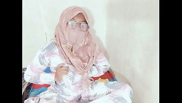 Tante Seksi Indonesia Viral Colmek Pakai Botol, Bikin Makin Hot Dan Basah.