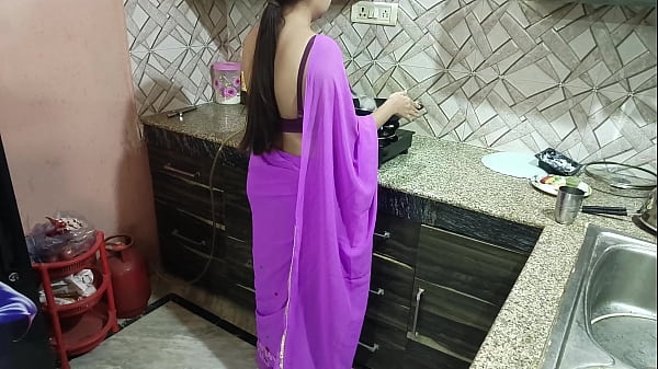 Ibu Tiri Desi India Kagetin Anak Tirinya Vivek Di Hari Ulang Tahunnya, Ngomong Cabul Pake Suara Hindi Yang Bikin Makin Greget.