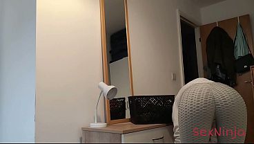 Sengaja Pamer Kontol Tegang Ke Ibu Tiri.