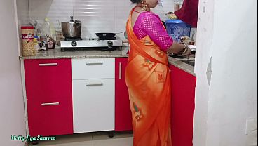 Ibu Rumah Tangga India Di Dapur, Ngewe Brutal Pakai Kontol Gede, Bikin Makin Basah.
