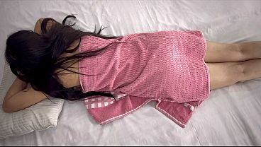 Bule Nri Minta Bokongnya Dipijat Pelayan, Langsung Ngentot Memek Sambil Goyangin Pantat Gede